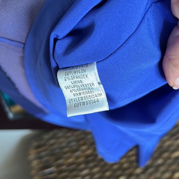 Classic Navy Blue Sleeveless Sheath Dress
85% Nylon,15% Spandex size 6 like new - Picture 6 of 7